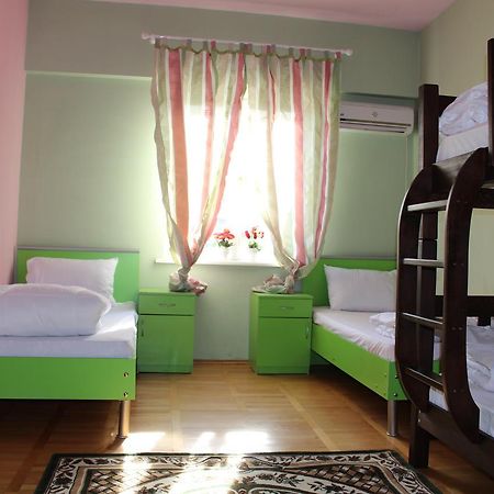 Herrmas Hostel Tbilisi Exteriör bild