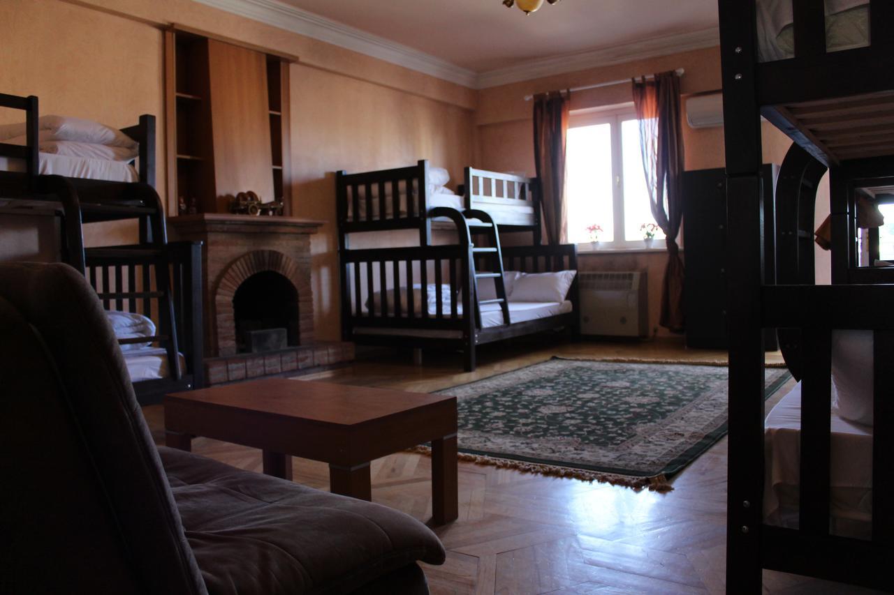 Herrmas Hostel Tbilisi Exteriör bild