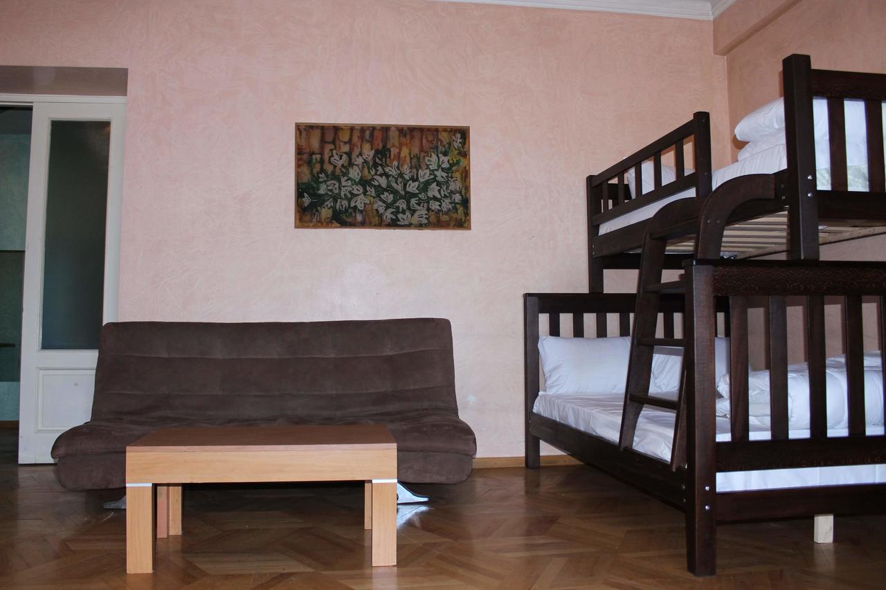 Herrmas Hostel Tbilisi Exteriör bild