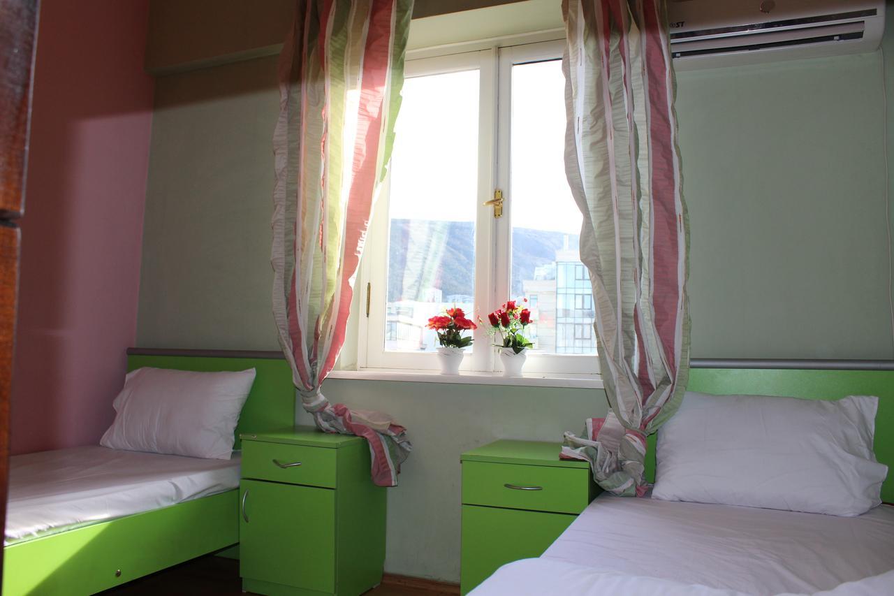Herrmas Hostel Tbilisi Exteriör bild