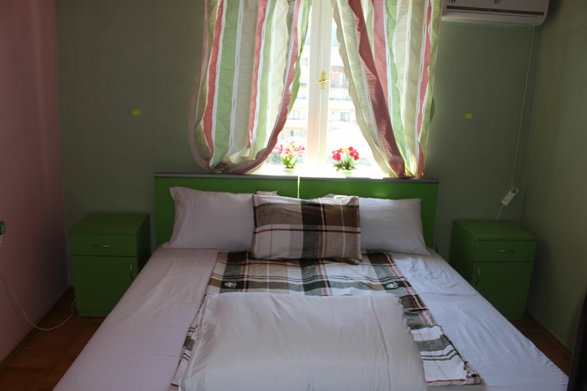 Herrmas Hostel Tbilisi Exteriör bild