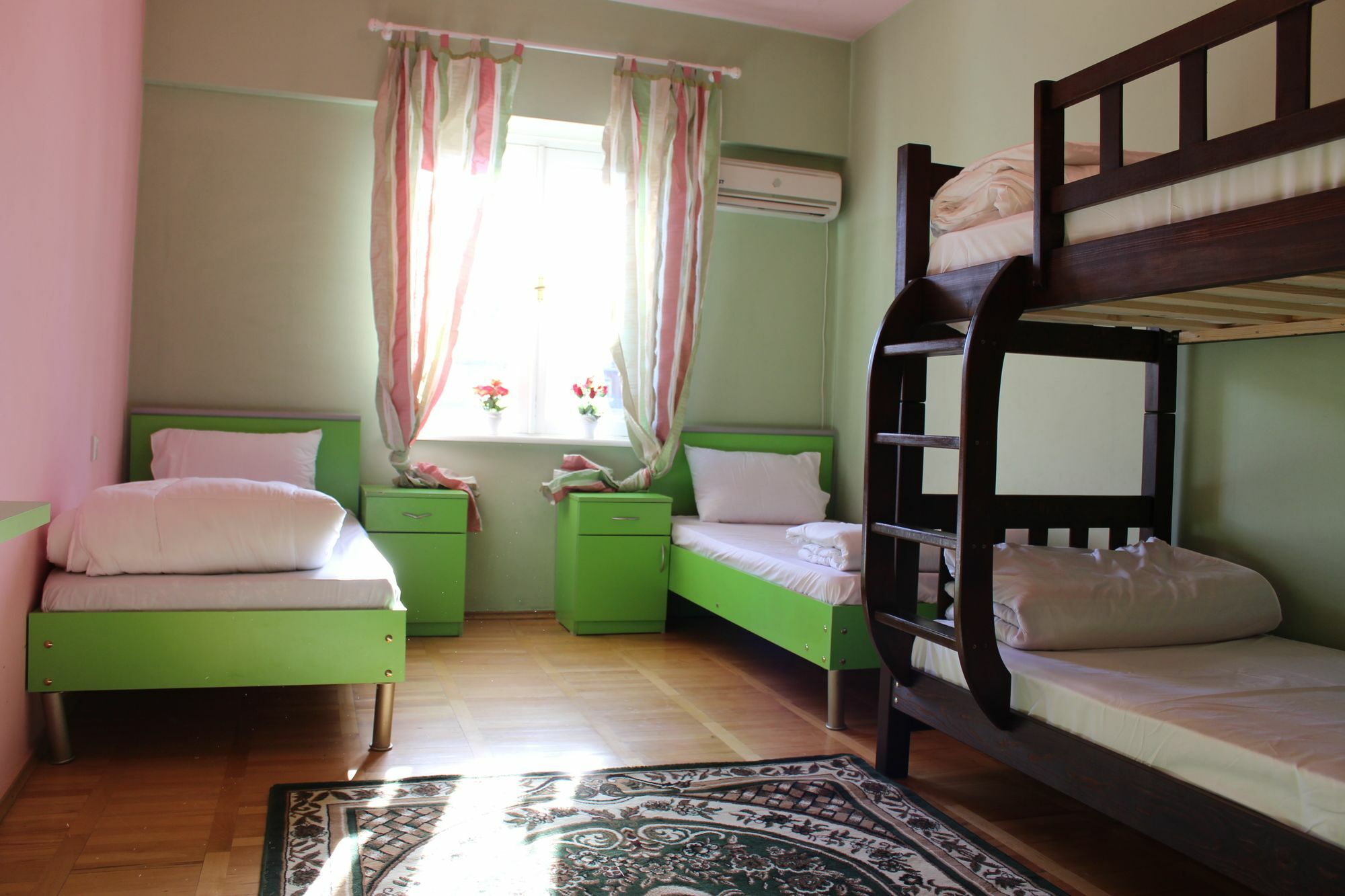 Herrmas Hostel Tbilisi Exteriör bild